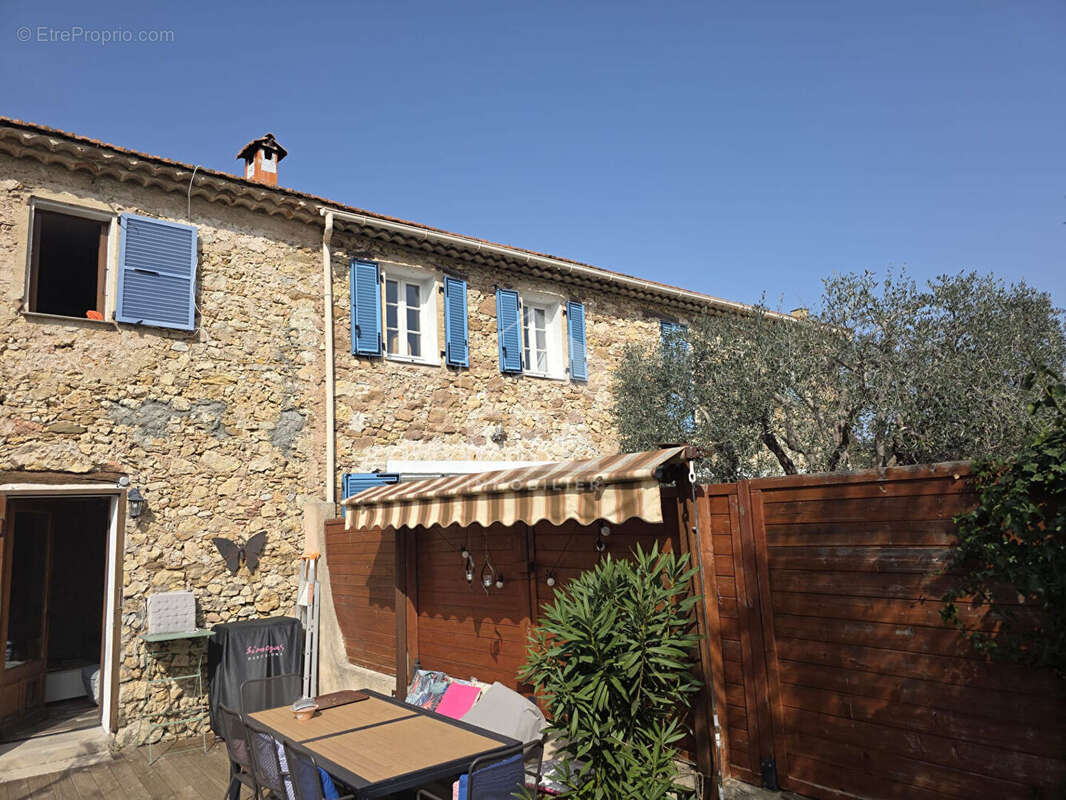 Maison à LA ROQUETTE-SUR-SIAGNE
