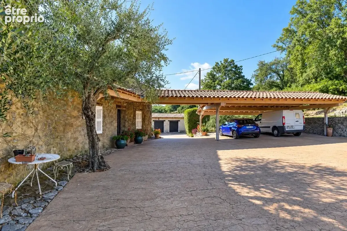 Callian– Propriété de caractère 300 m²  avec 5 chambres, piscine et terrain 1,38 ha - photo 18