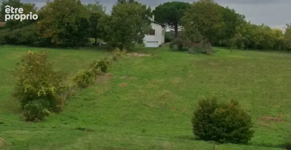 Terrain à LANTA