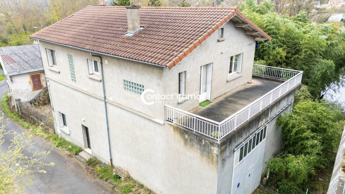 Maison à LES MARTRES-DE-VEYRE