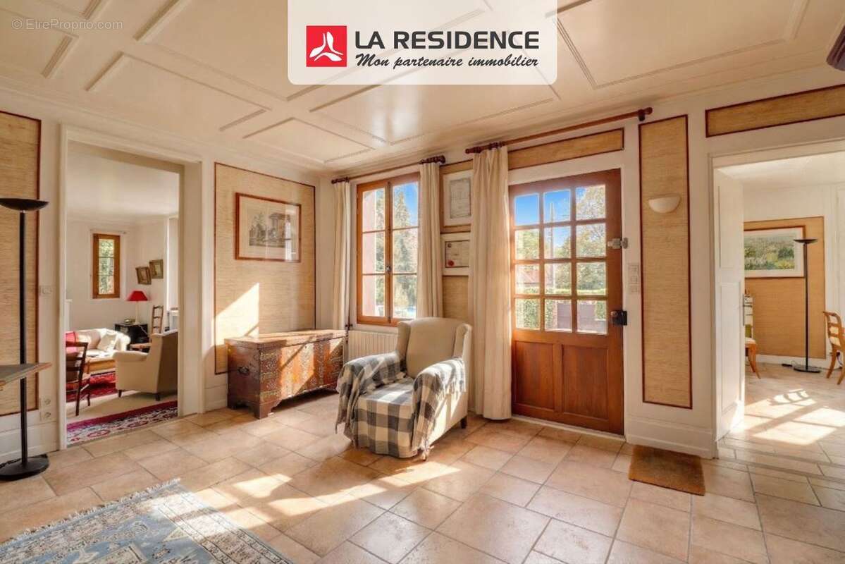Maison 283 m² à Oinville-Sur-Montcient  - photo 4