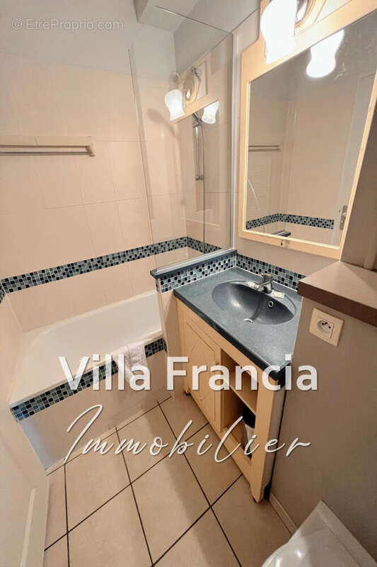 Appartement à SAINT-LAURENT-DU-VAR