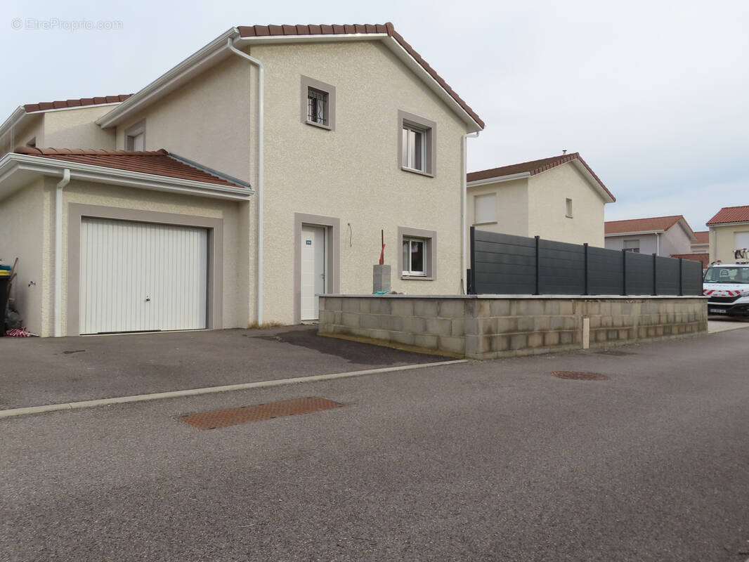 Maison à SAINT-ROMAIN-DE-JALIONAS