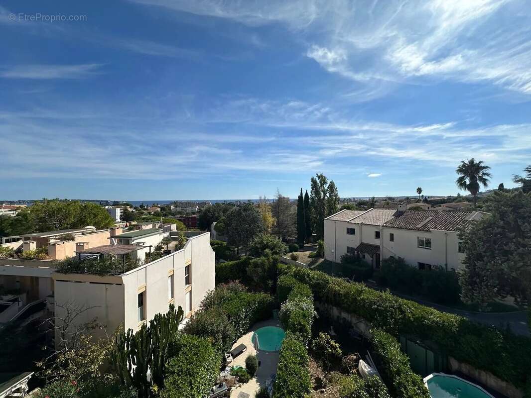 Appartement à VALLAURIS