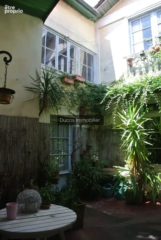 Plein coeur de Sainte Bazeille maison avec patio, garage et beaux volumes - photo 3