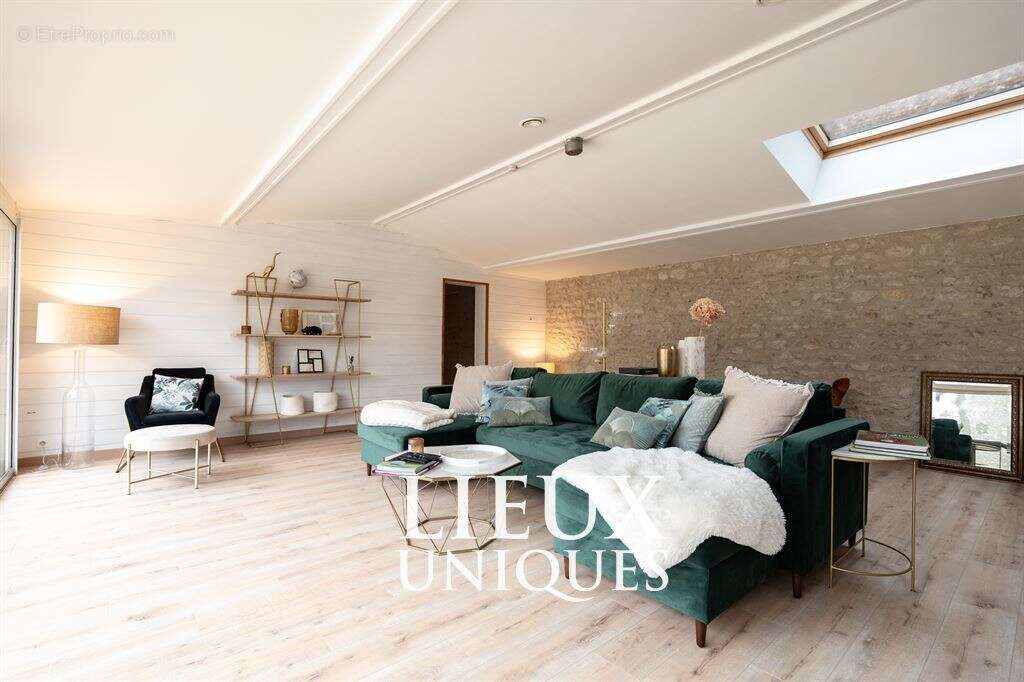 Maison à LA CHAPELLE-SAINT-MARTIN-EN-PLAINE