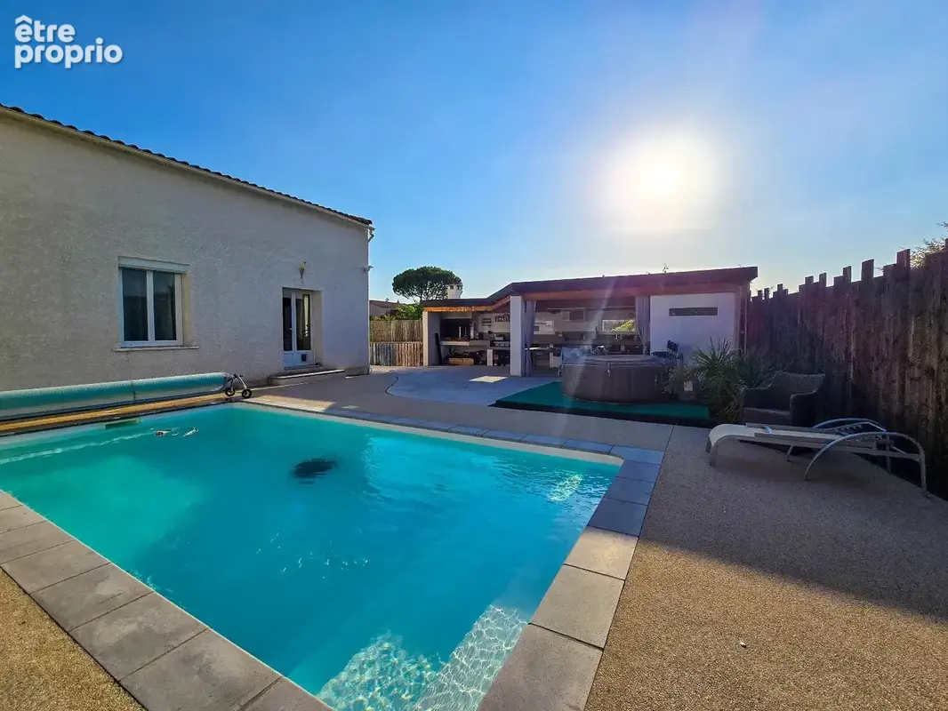 Une maison où il fait bon vivre, avec de beaux espaces intérieurs et extérieurs. - photo 2