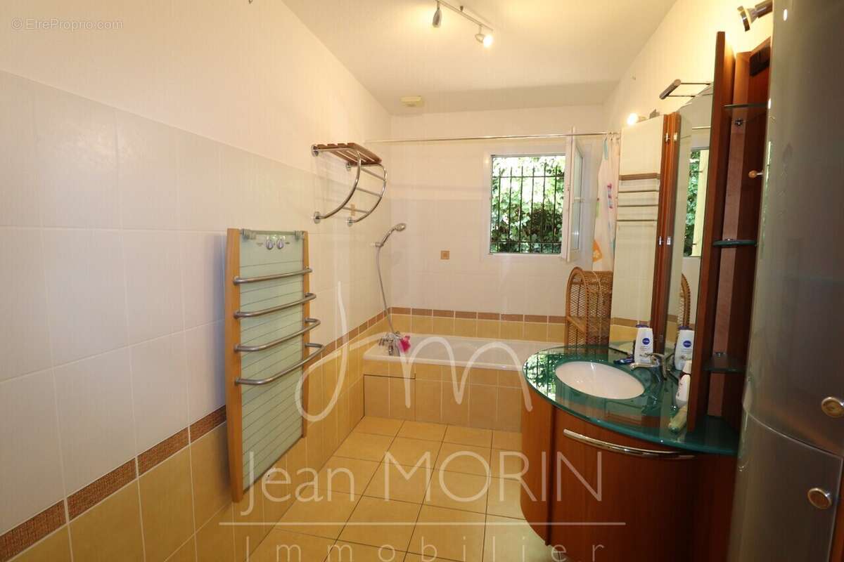 Maison à SAINT-JULIEN-EN-SAINT-ALBAN