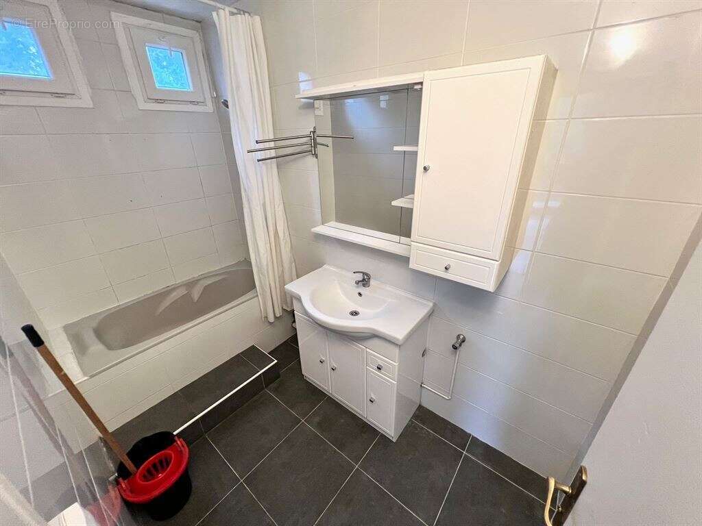 Appartement à PARIS-20E