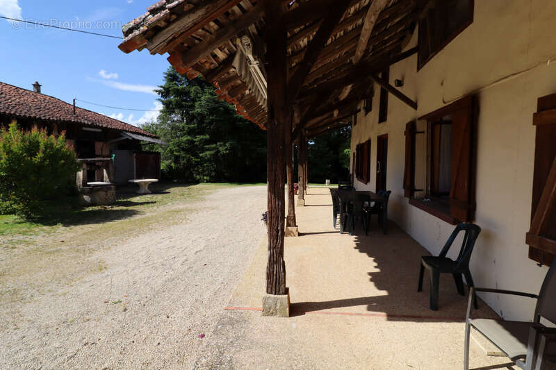 Maison à SAINT-TRIVIER-DE-COURTES