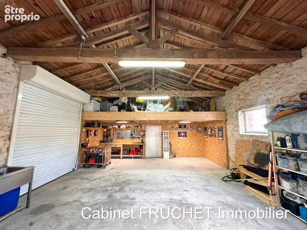 En centre ville de CHANTONNAY - Maison de caractère avec 5 chambres - photo 15