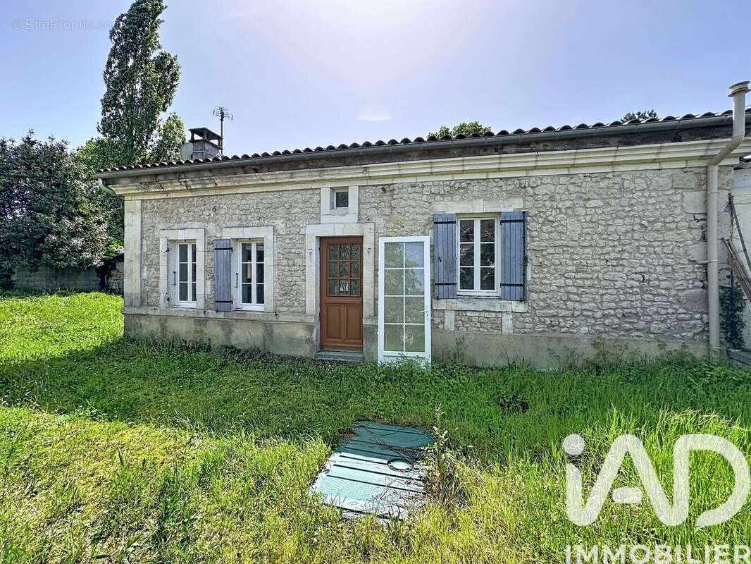 Maison 101 m² à Condeon  - photo 2