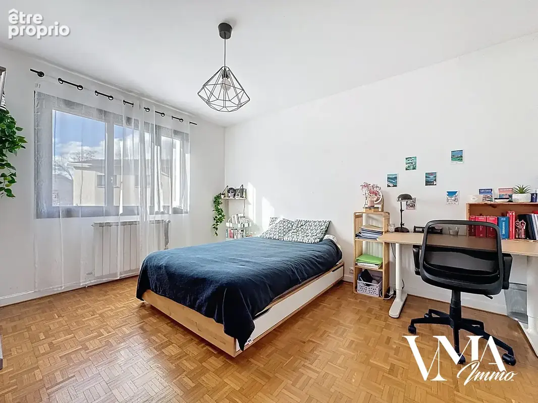 Maison de 197m2 sur une parcelle de terrain de 1156m2 avec piscine / Dardilly - photo 14