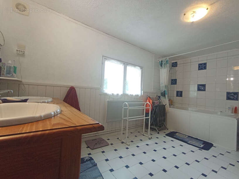 Maison à SAINT-PIERRE-DES-FLEURS