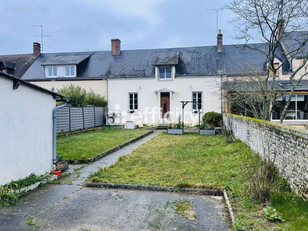 Maison à SAINT-ULPHACE