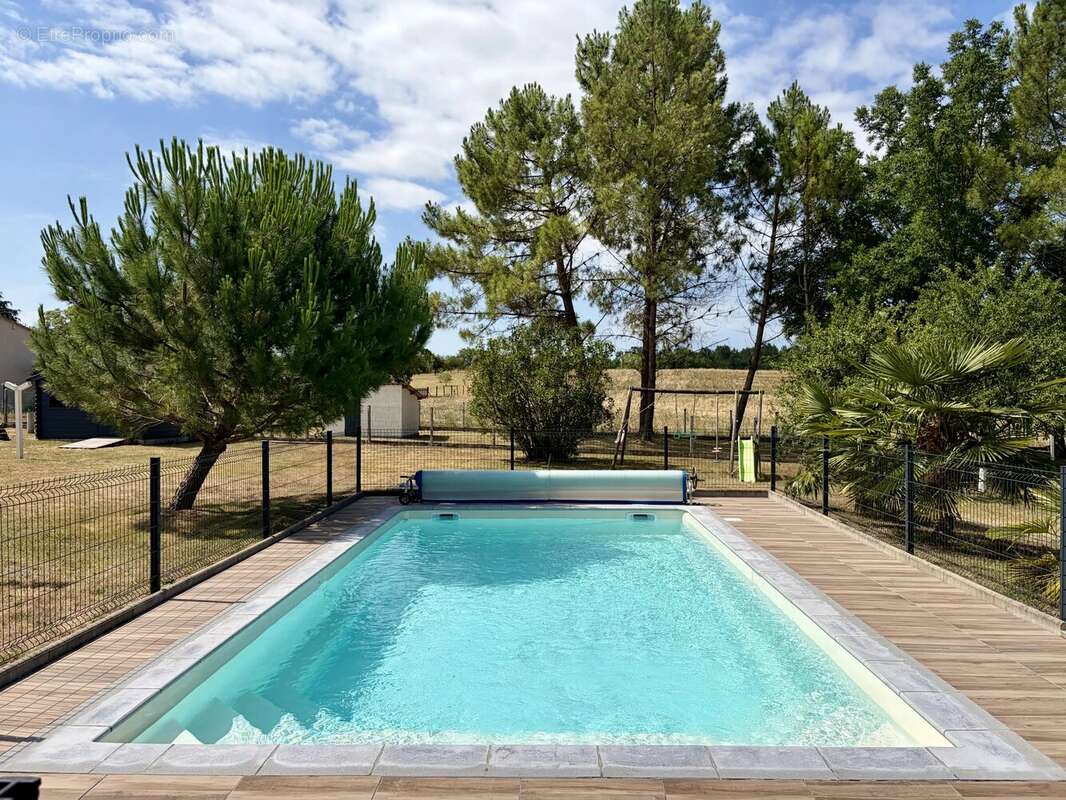 Maison familiale magnifiquement aménagée, située dans un quartier très prisé - photo 2
