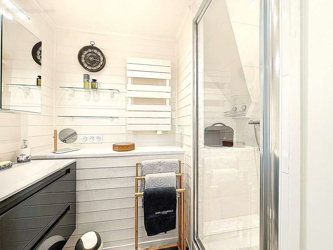 Appartement 108 m² à La Riviere-Saint-Sauveur  - photo 8