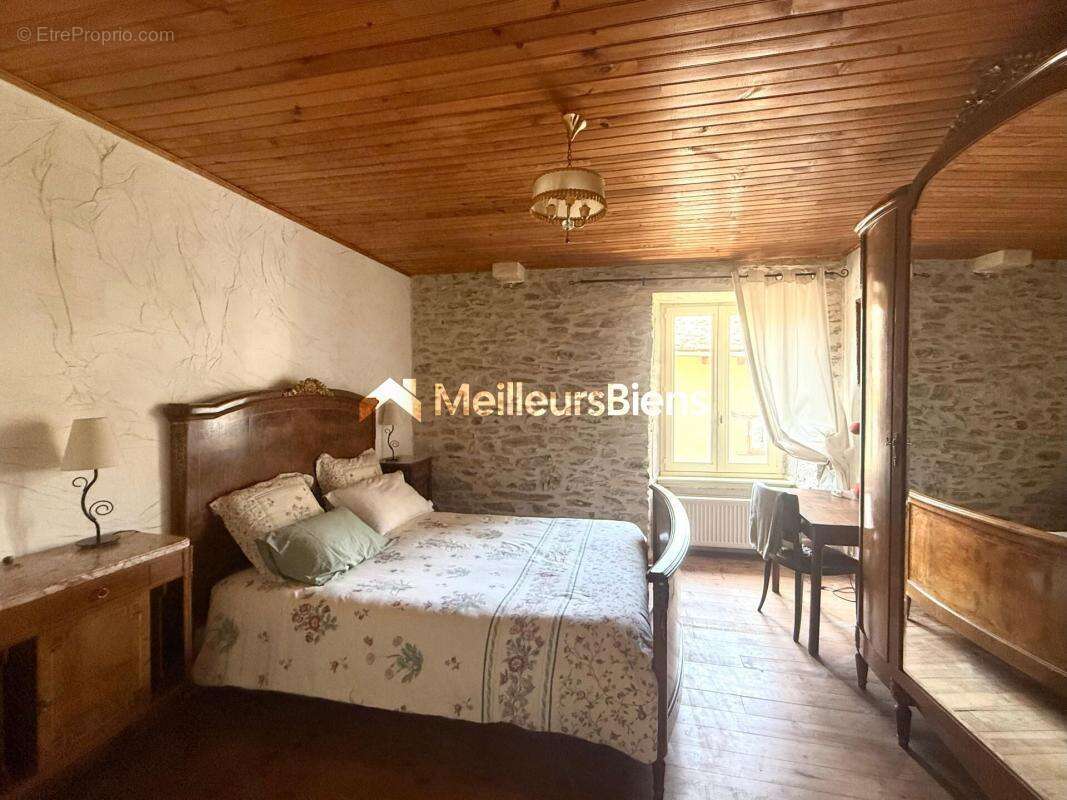 Maison à SAINT-JUST-SUR-VIAUR