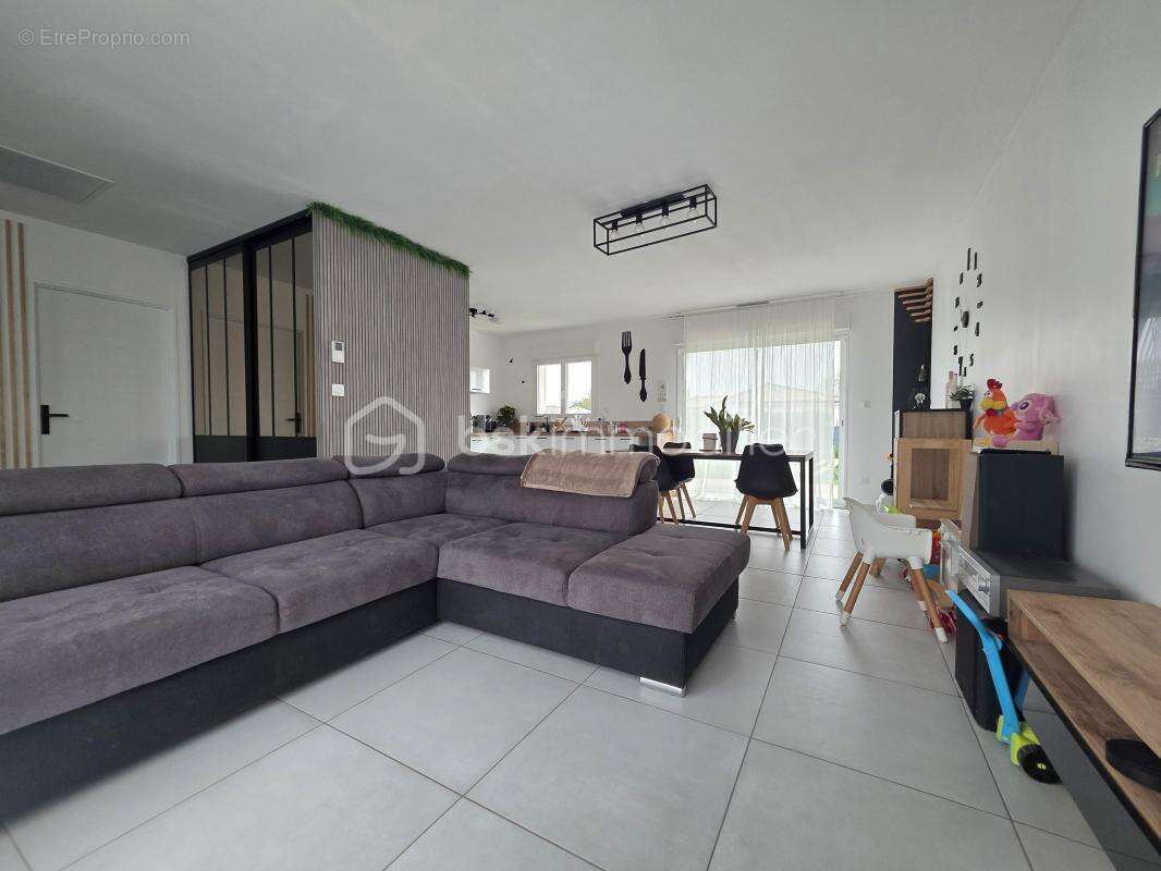 Maison à MONTBARTIER