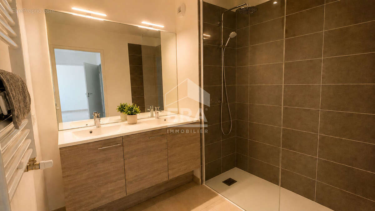 Appartement à LE MUY