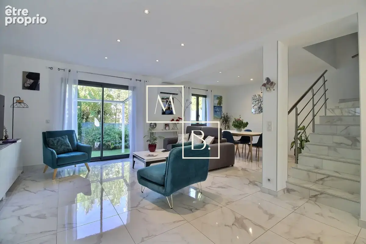 POUSSAN, Magnifique maison T4 de 106m2 avec piscine, jardins et garage ! - photo 2