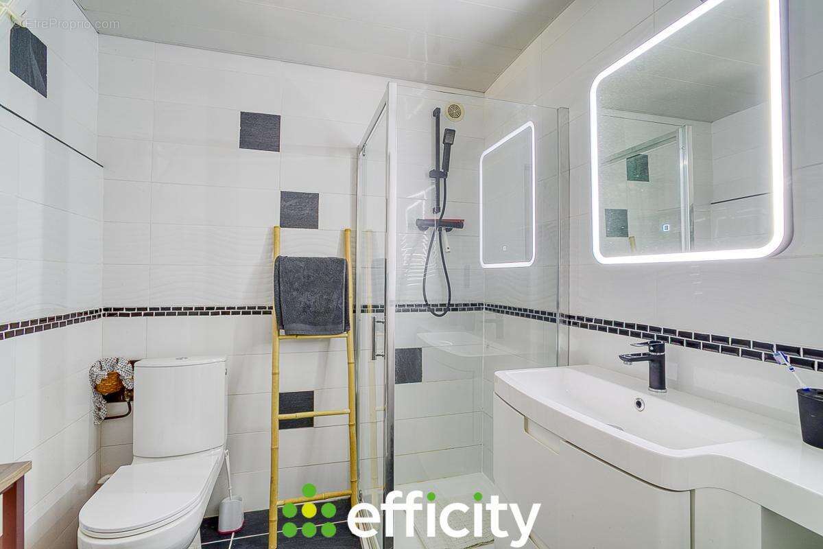 Maison à VAULX-EN-VELIN