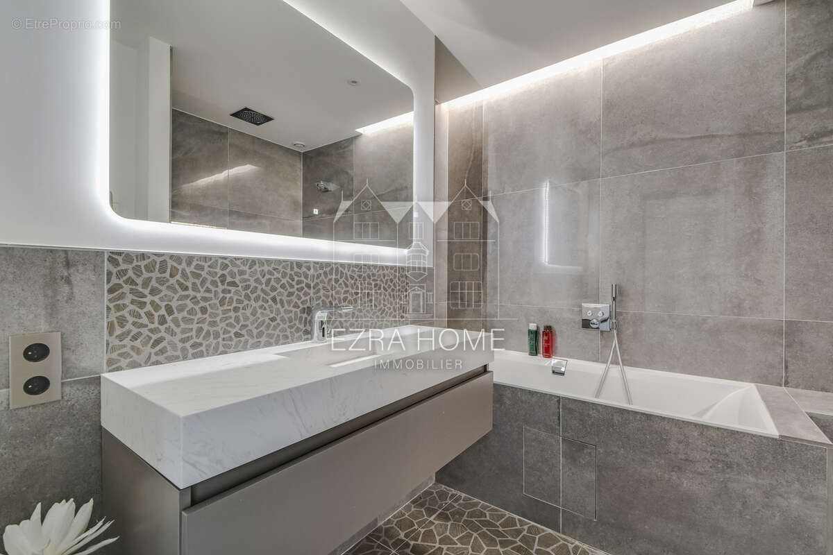 Appartement à LEVALLOIS-PERRET