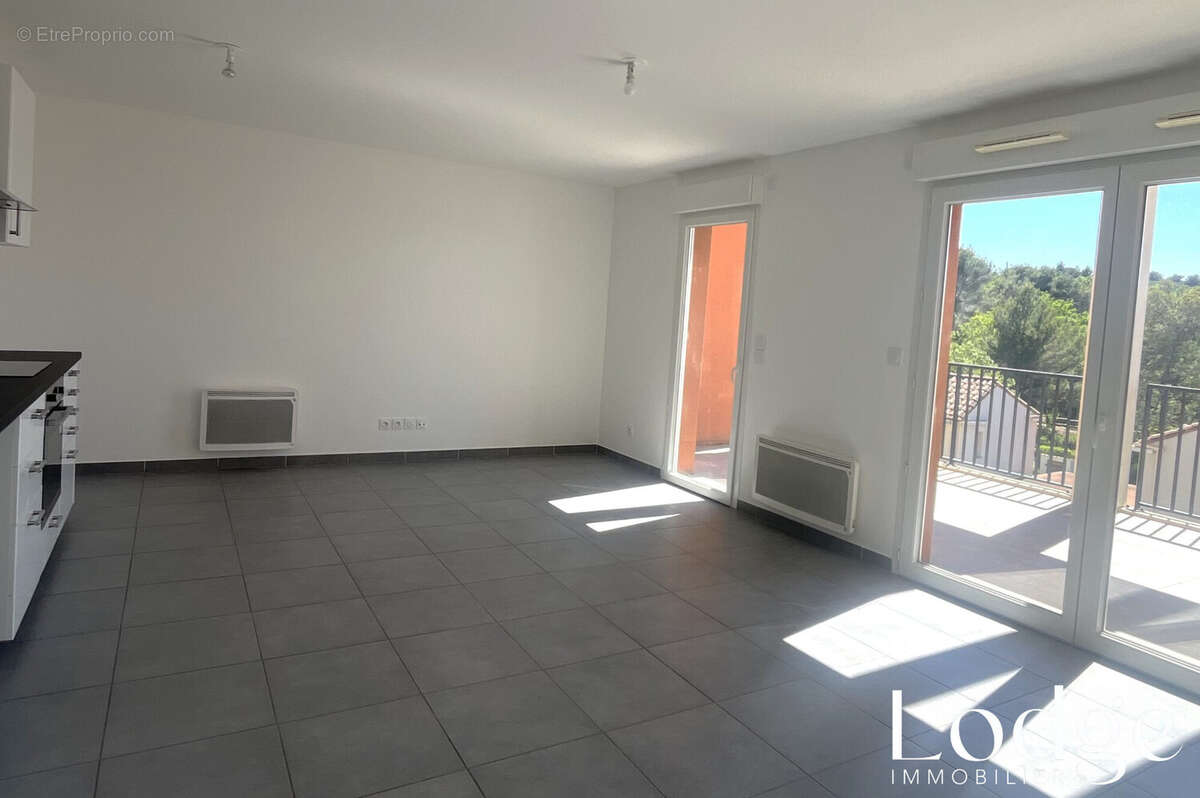 Appartement à CHATEAUNEUF-LE-ROUGE
