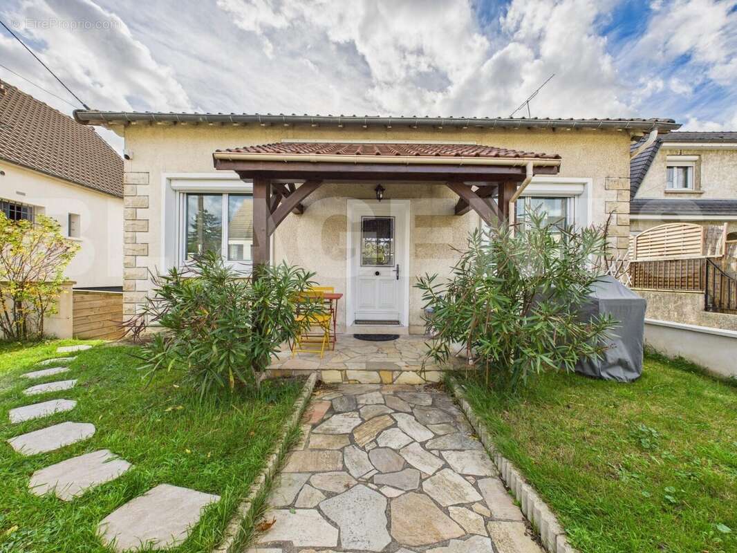 CAM04006G0-PR0041-STILL002 - Maison à LEUVILLE-SUR-ORGE