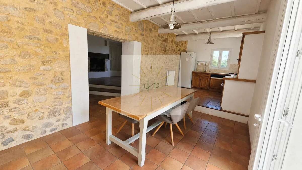 Maison à MALATAVERNE