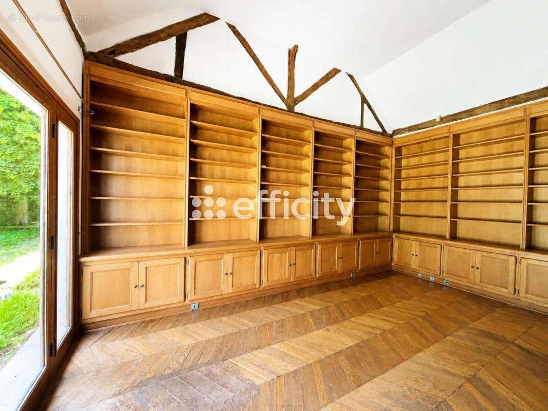 Maison 330 m² à Villers-Saint-Frambourg  - photo 10