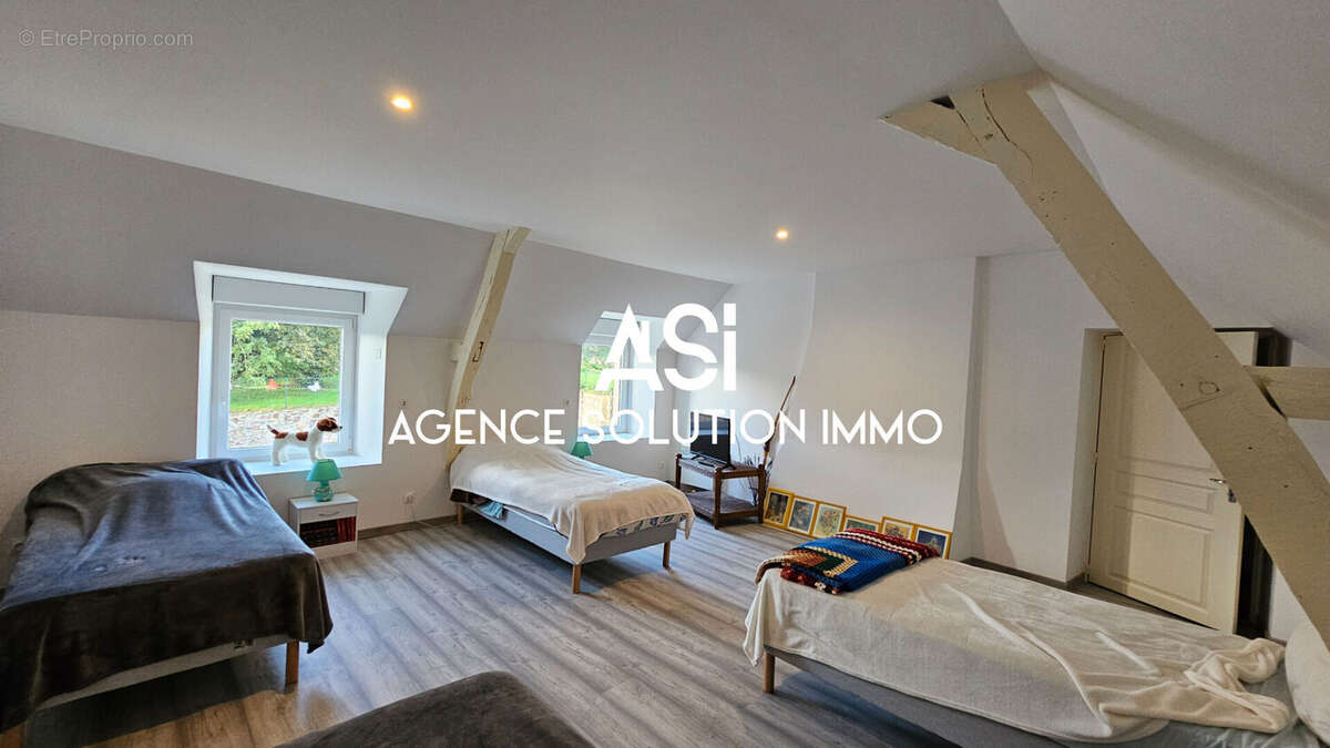 Maison à NEUVILLETTE-EN-CHARNIE