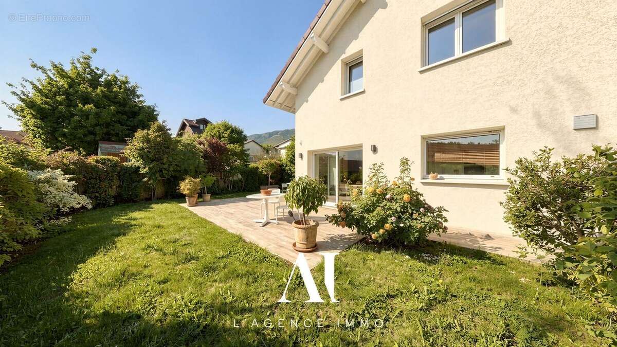 Maison à THOIRY