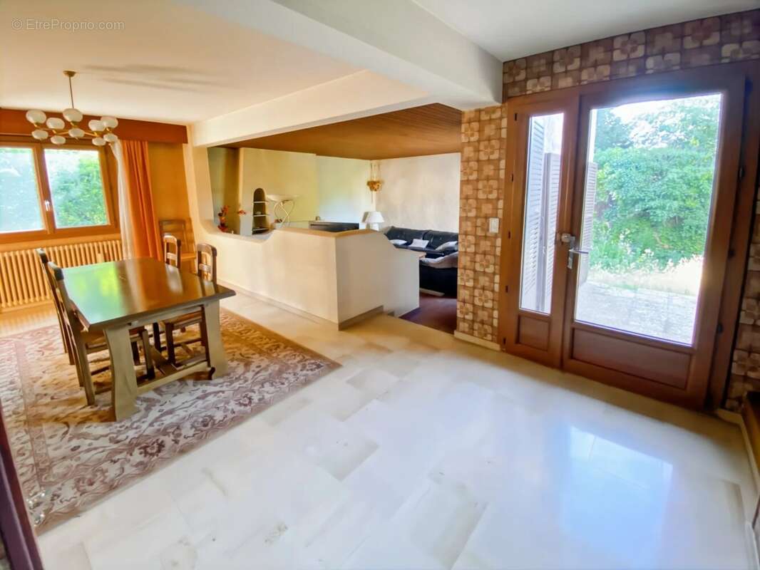 Maison plaind pied t5/6 141 m2 avec jardin - photo 2