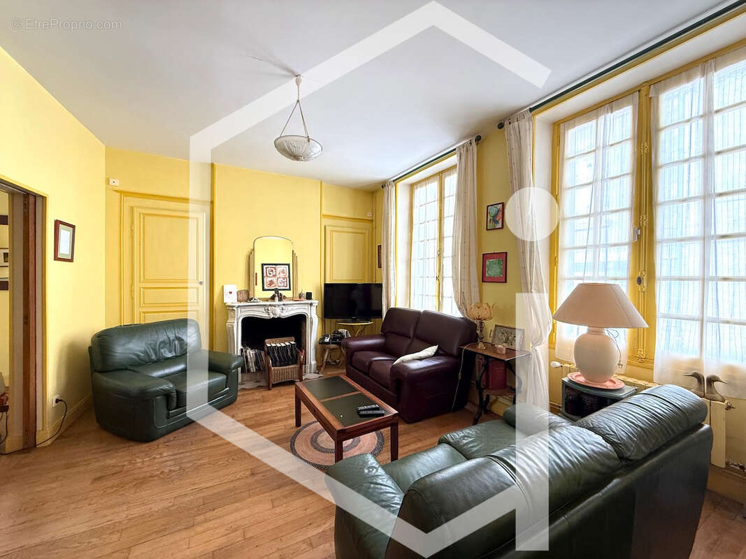 Maison à COSNE-COURS-SUR-LOIRE