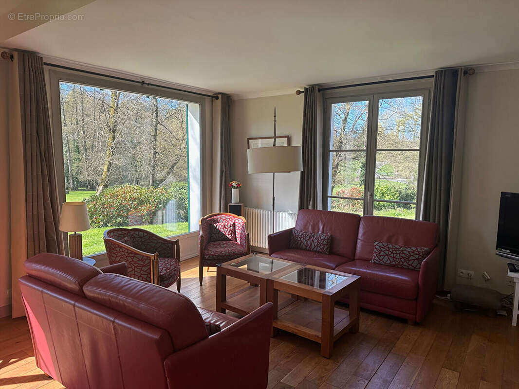 Maison à FEROLLES-ATTILLY