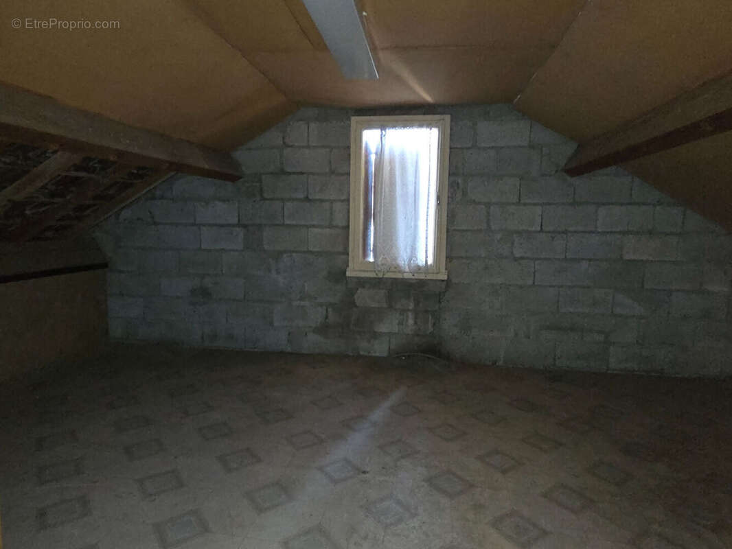 Maison individuelle de 75m²  à rénover - Terrain de 1 750 m² - Grenier aménageable - À 3 min de Bletterans - photo 11