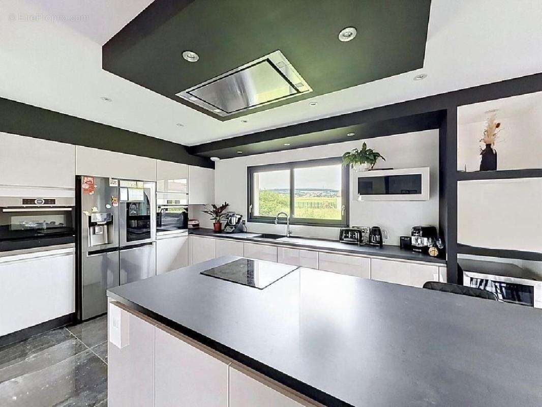 Maison 131 m² à Prisse  - photo 4