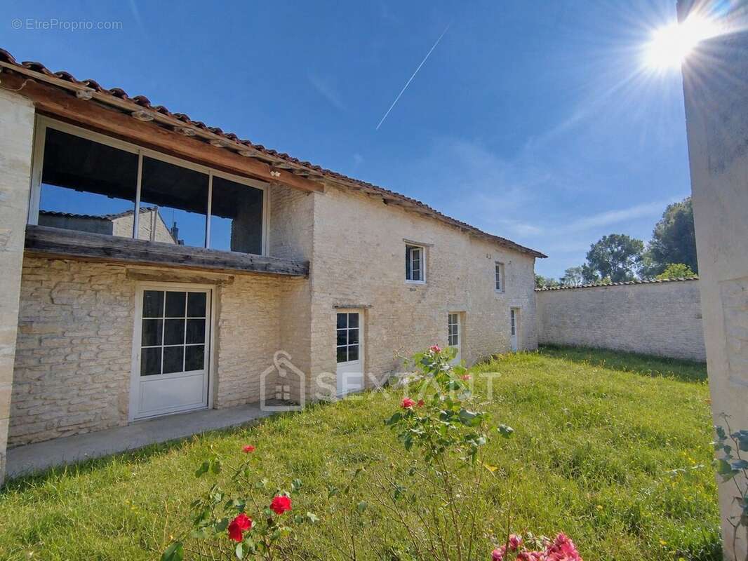 Charentaise de caractère  276 m² habitables  4 chambres  dépendances - photo 14