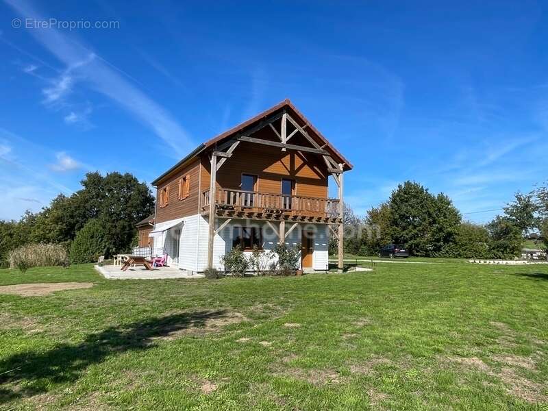 Maison à SAINT-ETIENNE-DE-FURSAC