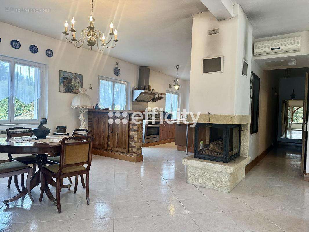 Maison à CENAC-ET-SAINT-JULIEN