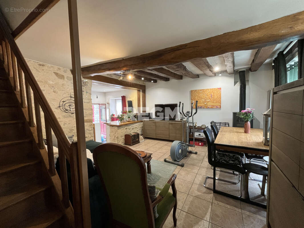 Maison à LA CHAPELLE-LA-REINE