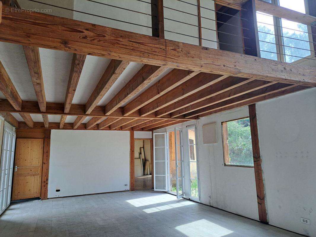 Maison à FIGANIERES