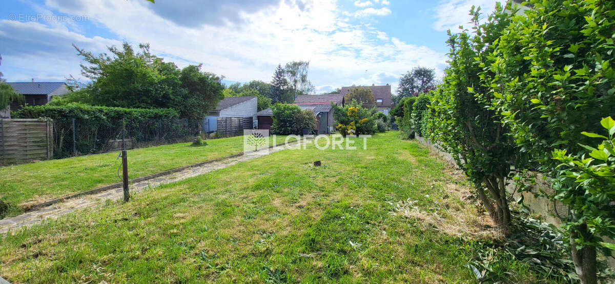 Terrain à VILLEBON-SUR-YVETTE