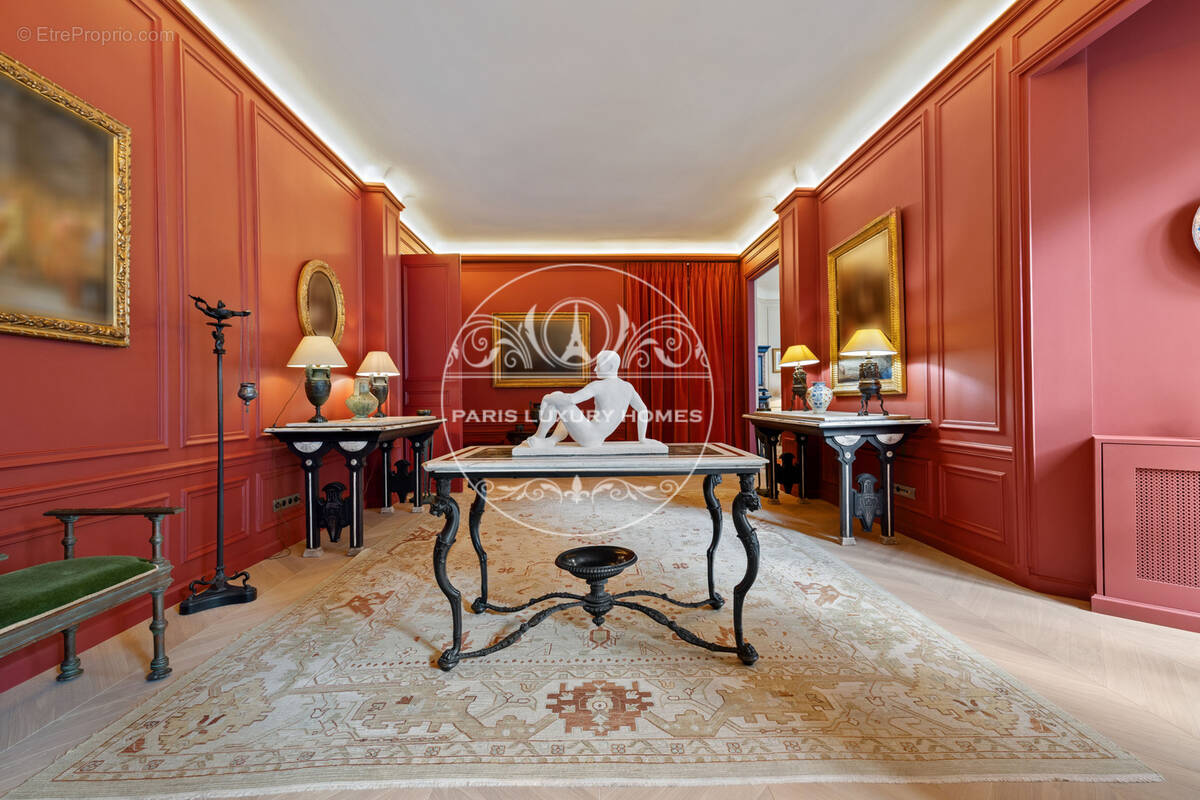 Appartement à PARIS-16E