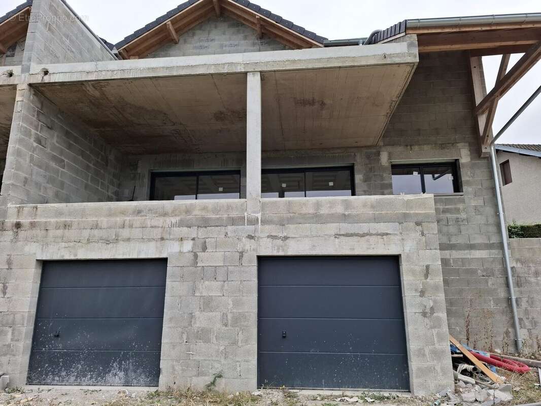 Appartement à PUGNY-CHATENOD