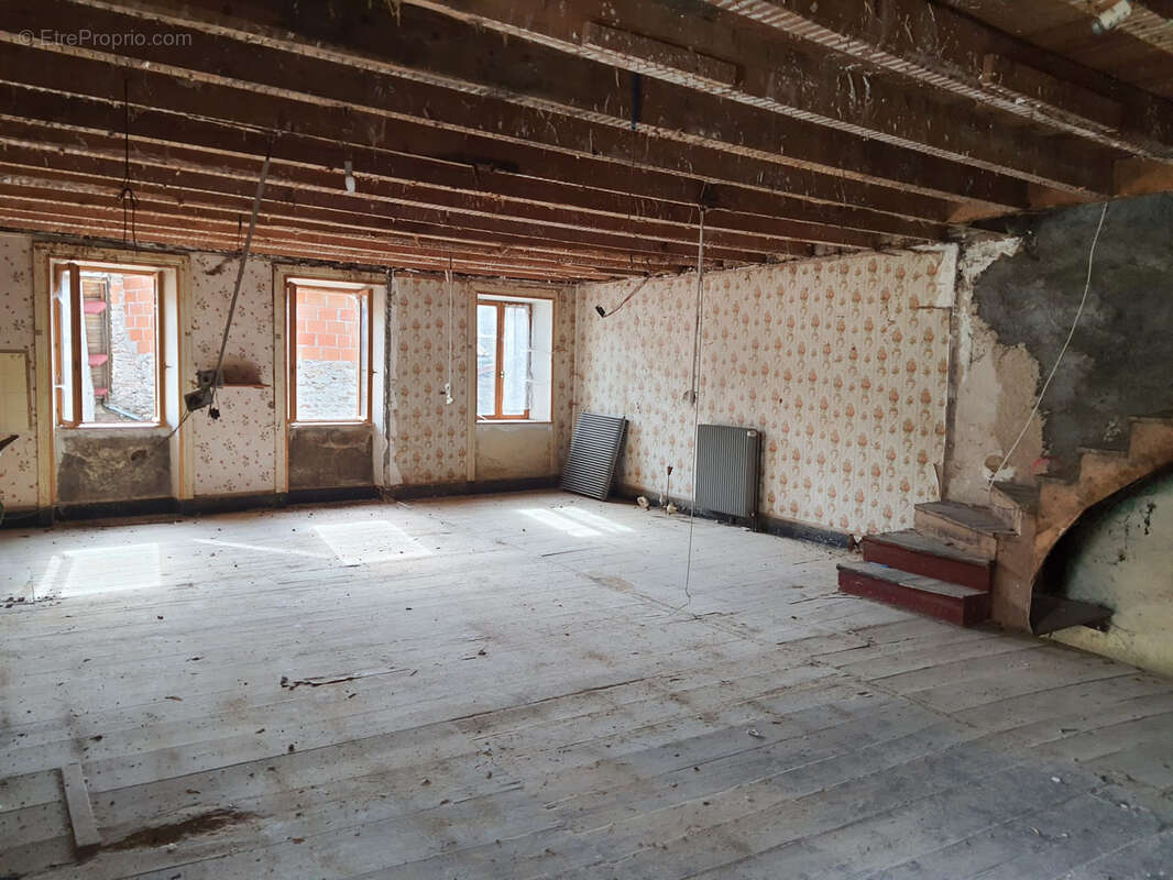 Maison à NOIRETABLE