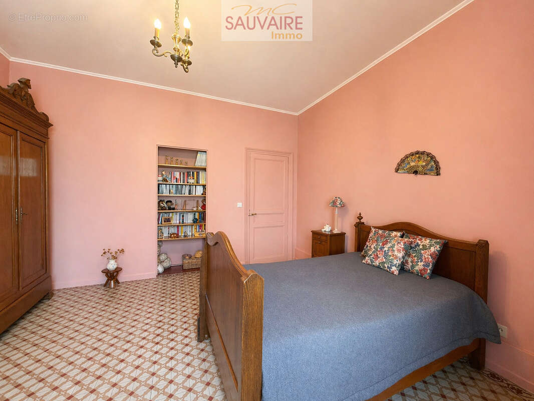 Maison à SAINT-LAURENT-DE-LA-SALANQUE