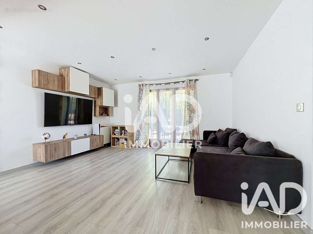 Maison 110 m² à Chevry-Cossigny  - photo 4