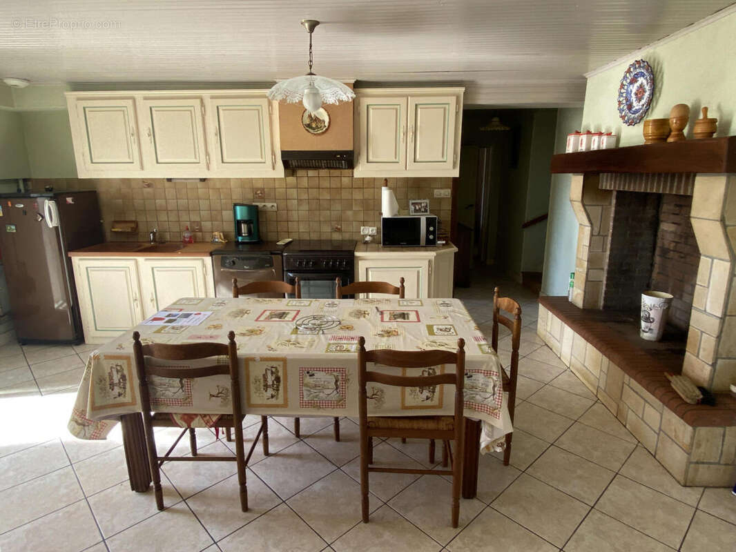 Jolie maison de campagne à vendre à Bors-de-Montmoreau - photo 3